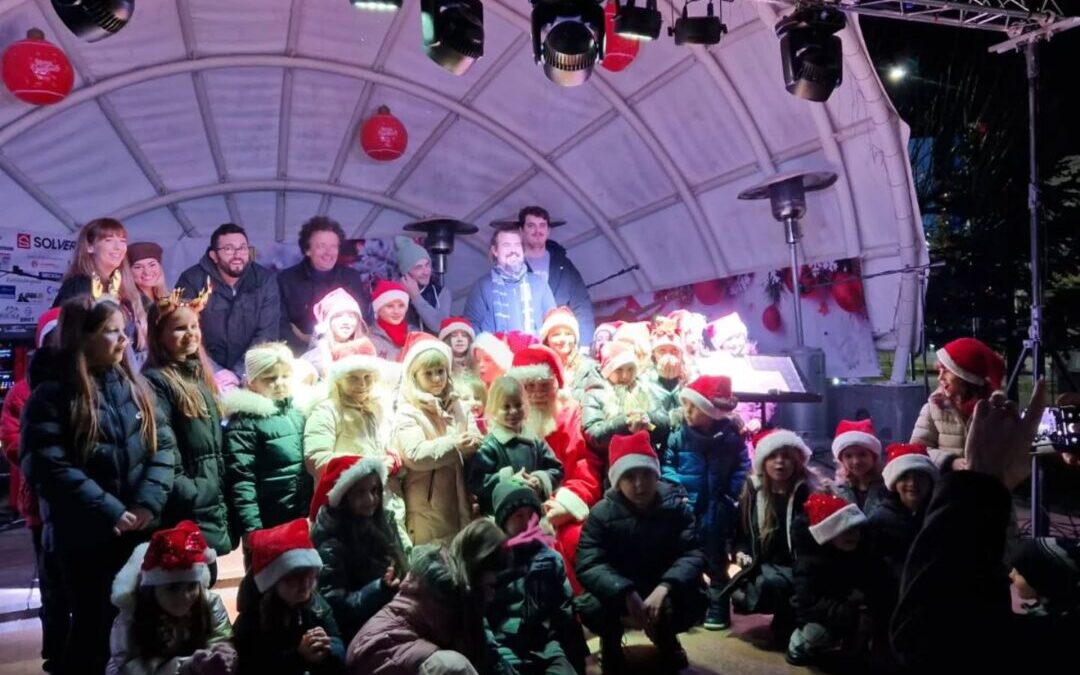 Mali zbor PO Orahovica sudjelovao je u adventskom programu „Naš zajednički Advent“ u Orahovici